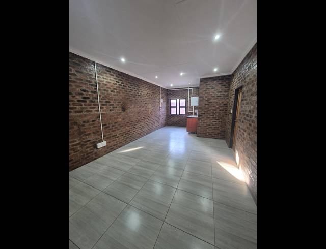 48M² MINI FACTORY TO LET IN BAILLIE PARK